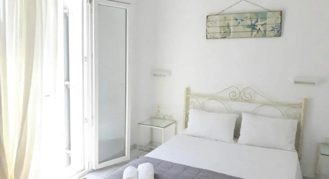 V-rooms in Milos Cyclades, Prenota Hotel Pollonia Milo