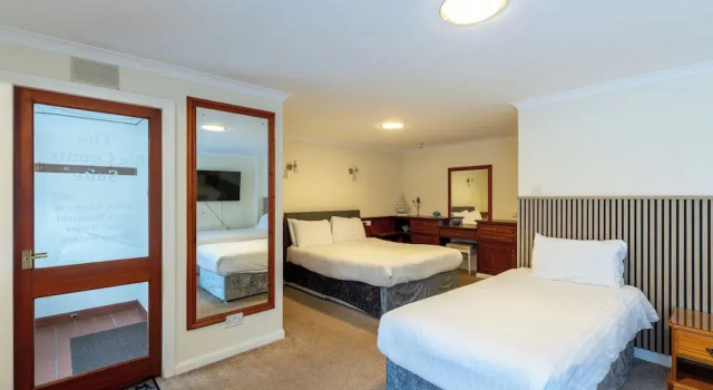 Четырёхместный семейный номер Standard The Bein Inn Hotel & Restaurant