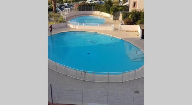 Studio avec piscines 800m de la plage le lagon bleu le grau du roi, Book Apartment Hotels in Camargue with a Pool, Swimming Pool