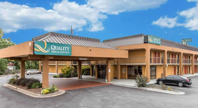 Четырёхместный номер Standard Clarion Pointe Statesville