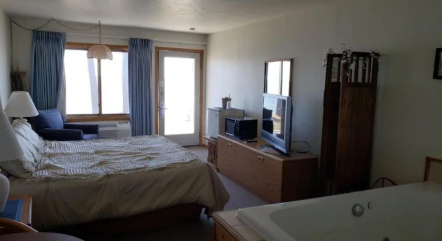 Номер Standard с красивым видом из окна Algoma Beach Motel