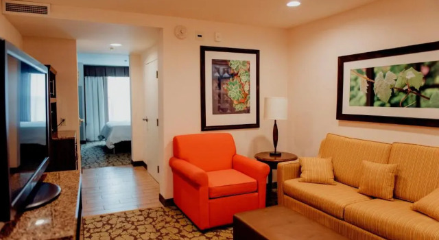 Полулюкс Hilton Garden Inn Auburn