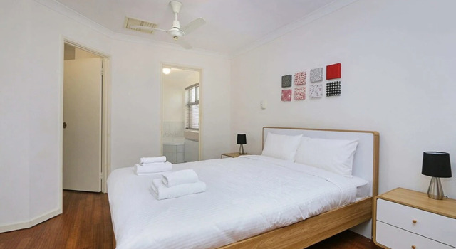 Pleasant 3 Bedroom House With Garden Close to CBD, Забронировать Отель Перт-Сентрал-Бизнес-Дистрикт Перт