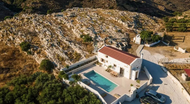Вилла Villa Froudi