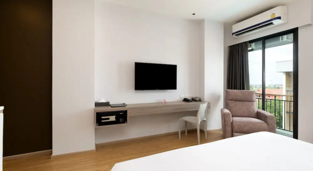 Двухместный номер Premium с видом на бассейн Crystal Srivaree Suvarnabhumi Hotel