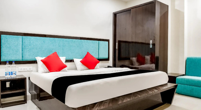 Люкс Standard Capital O 71580 Hotel Komal Palace
