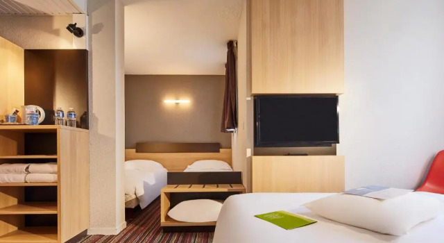 Четырёхместный номер Superior Kyriad Tours Sud - Chambray Lès Tours
