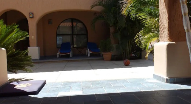 Casa Kootenay Waterfront BnB, Varaa Bed and Breakfast Hotellit Baja California Sur uima-altaalla, Uima-allas