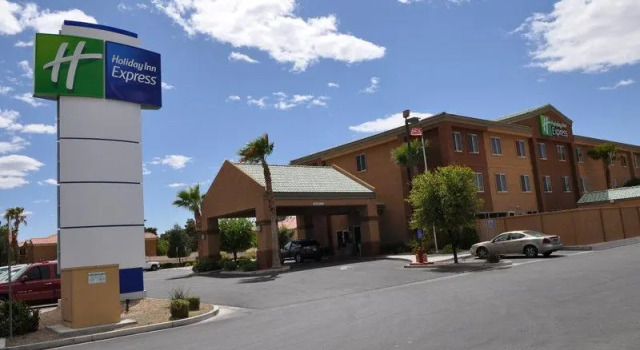 Четырёхместный номер Standard Holiday Inn Express Las Vegas-Nellis by IHG