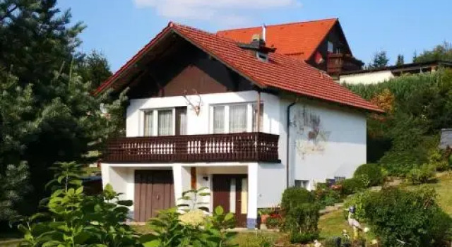 Modern Holiday Home in Hinternah with Forest Nearby, Varaa Hotelli Schleusingen Thuringian Forest
