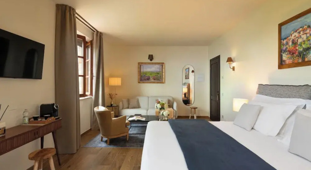 Люкс с красивым видом из окна Poggio Paradiso Resort & Spa