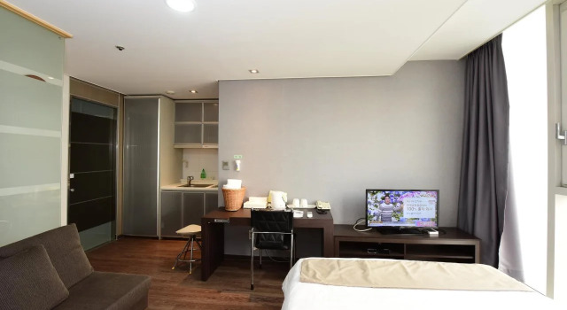Brown Suites Hotel Sinchon Central, Забронировать Отель Отели Сеула с парковкой, рядом с Торговый центр Y'Z PARK, Парковка