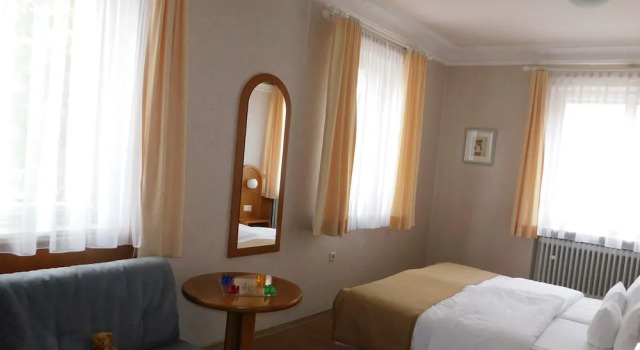 Teddybärenhotel, Забронировать Отель Кресброн Баден-Вюртемберг