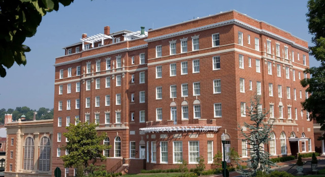Stonewall Jackson Hotel, Boek Hotel Hotels in Virginia met parkeren, Parkeren