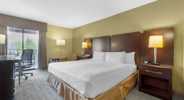 Номер Standard с балконом Best Western Plus Plaza by the Green
