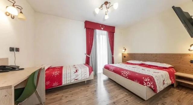 Трёхместный номер Comfort с балконом Family Hotel La Perla