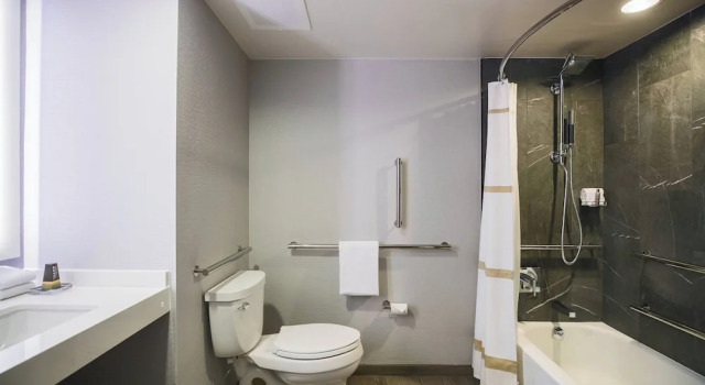 Номер Standard Courtyard by Marriott Chicago at Medical District-UIC