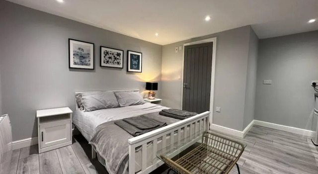Luxury Detached Studio Apartment in Luton, Varaa Huoneisto Asunnot kohteessa Merseyside, Huoneisto