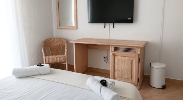 Четырёхместный номер Standard с балконом и с видом на сад HOTIDAY Baja Sardinia Seaside