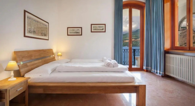 Villa Francesca-Grande appartamento in riva al lago