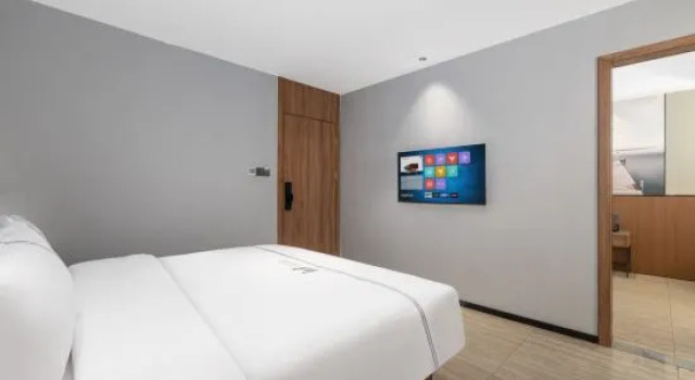 Люкс Deluxe Kaweida Hotel (Wuchuan Aoyuan Plaza No.3 Middle School)