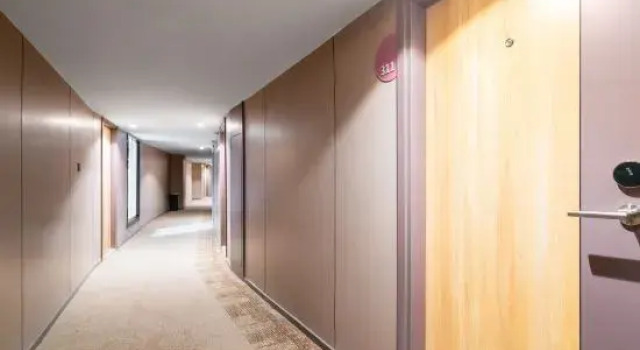 Homeinn · neo (Wuxi Binhu Wanda Plaza Helekou Subway Station), Prenota Hotel Hotel a Jiangsu con parcheggio, Parcheggio