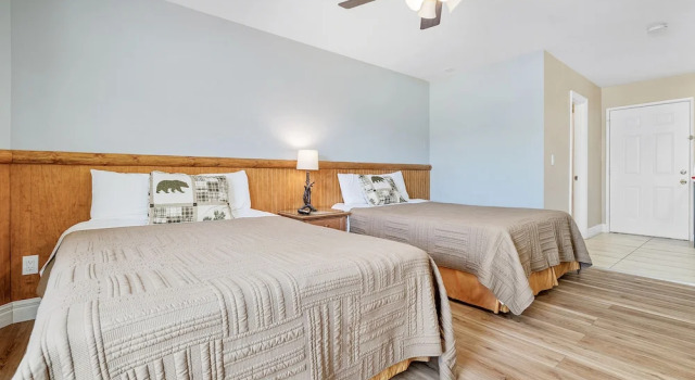Четырёхместный номер Standard Big Bear Lakefront Lodge