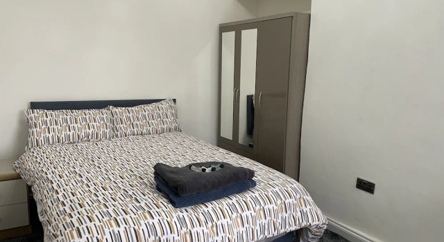 Great House 10mins to Manchester City Centre, Book Hotel Macclesfield 