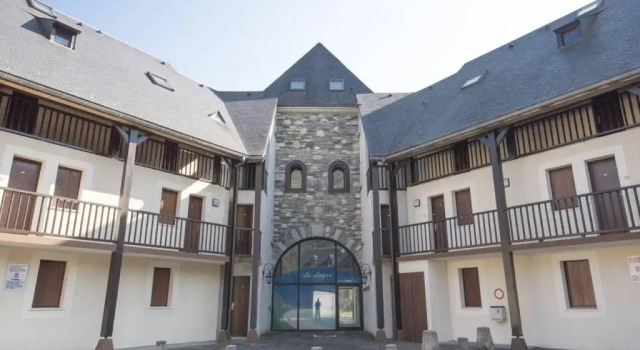 Appartement Saint-Lary-Soulan, 3 pièces, 8 personnes - FR-1-296-215, Забронировать Апартаменты/квартира Отели в центре Сен-Лари-Сулан, в центре, Парковка