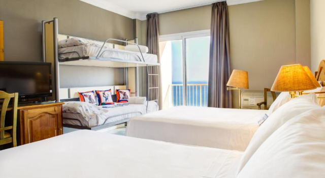 Номер семейный Отель Sol Malaga Guadalmar