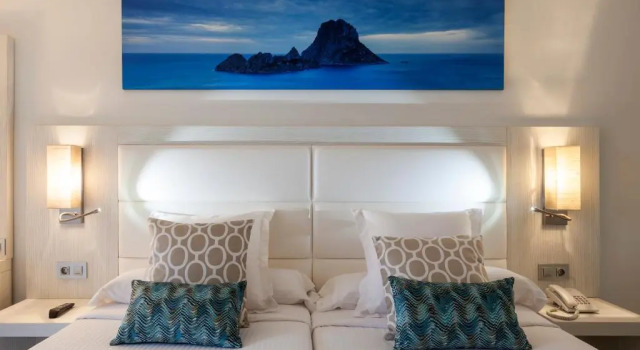 Полулюкс Отель Ibiza Corso