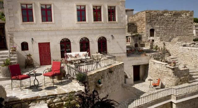 Hezen Cave Hotel