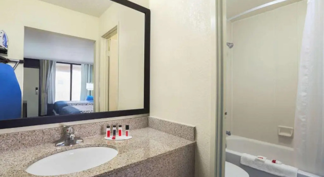 Номер Standard Days Inn by Wyndham Newark Wilmington