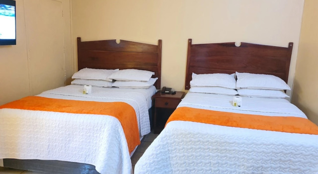 Четырёхместный семейный номер Standard с балконом The Palace Guest House