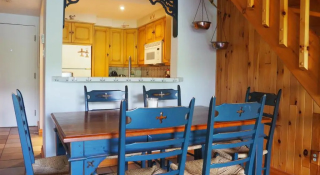 Cozy 2 bedrooms condo with stunning Mont Tremblant mountain and lakeview, Rezervasyon Otel Mont-Tremblant Village 