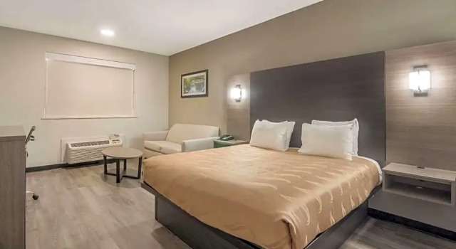 Трёхместный номер Standard Quality Inn & Suites Fort Worth - Fossil Creek
