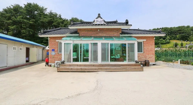 Dalbitmeomooneun, Забронировать Отель Каннын Канвондо, рядом с Gangneug Oval