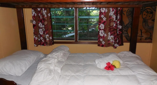 Treetops Lodge, Book Guesthouse Hotels in The Chief with Breakfast, Breakfasts
