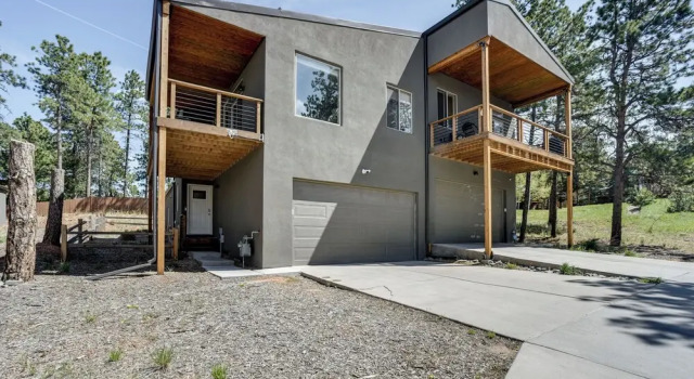 Dtwn Woodland Park Townhome w/ Covered Deck