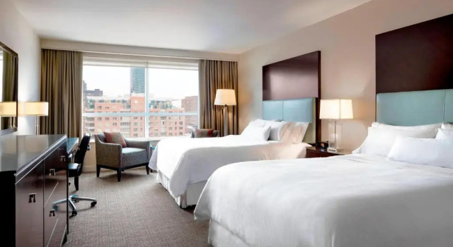 Четырёхместный номер Standard с видом на город Le Westin Montreal