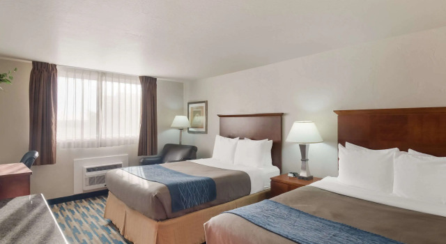 Четырёхместный номер Standard Rodeway Inn Fort Morgan