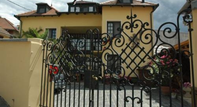 Alabárdos Panzió és Apartmanház, Rezervovat Hotel Ostřihom 