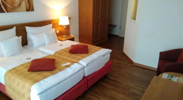 Hotel im Golfpark Strelasund, Забронировать Отель Зюдерхольц земля Мекленбург-Передняя Померания