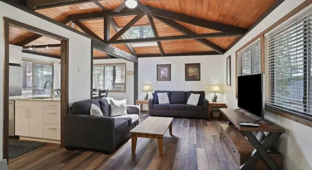 Коттедж 3 Killdeer Lane Pet Friendly Home 3 Minutes Walk from SHARC by RedAwning