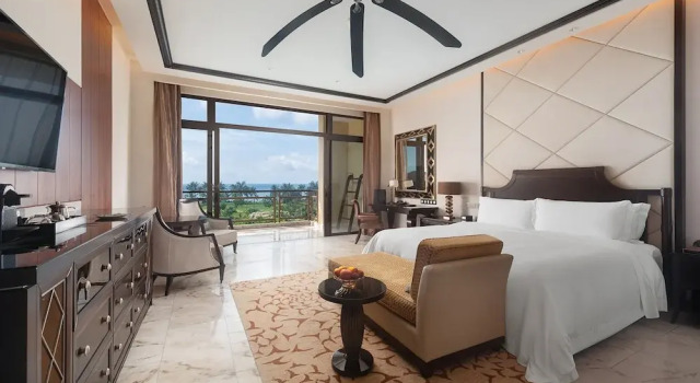 Двухместный номер Premium с балконом и с видом на океан Курорт The St. Regis Sanya Yalong Bay