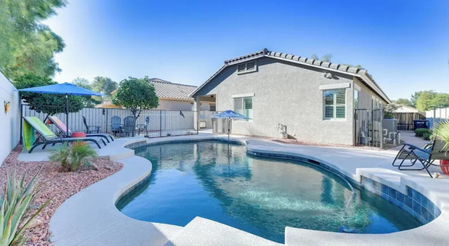 Коттедж Putting Green & Fenced Yard: Charming Gilbert Home