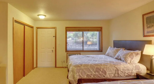 Апартаменты Bigfork Condo w/ Hot Tub Access, By Lake!