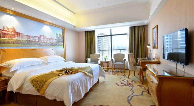 Vienna Hotel Qinzhou North Square Branch, Rezerwuj Hotel Qinzhou Guangxi