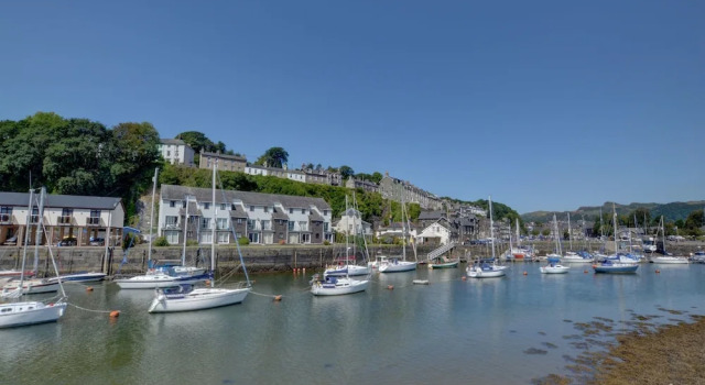 Serene Holiday Home in Porthmadog near Beach