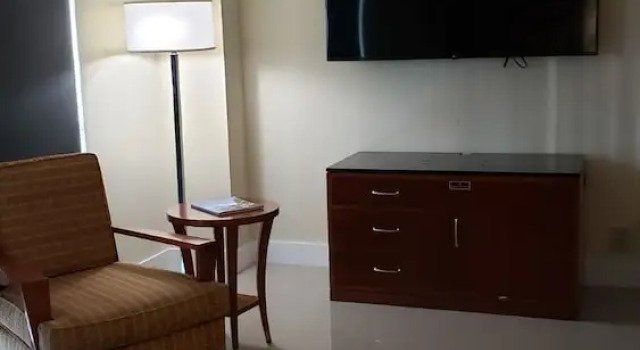 Newly Renovated Studio with Kitchenette, Varaa Hotelli Hotellit Miami Beach uima-altaalla, Uima-allas